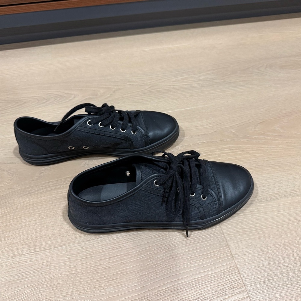 Gucci Women’s Black Low-Top Lace-Up Sneakers